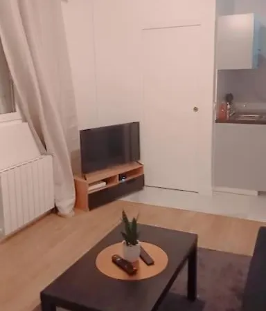 A Deux Pas Du Trocadero *